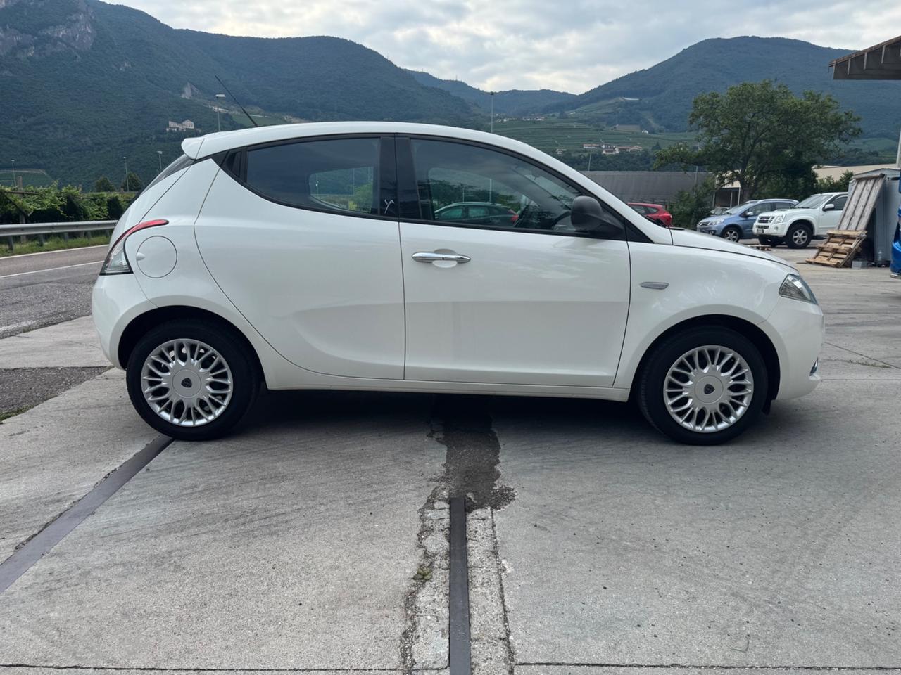 Lancia Ypsilon 1.3 MJT 16V 95 CV 5 porte S&S Silver
