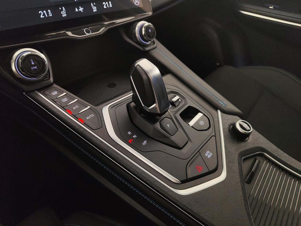 LYNK&CO 01 1.5 td phev auto