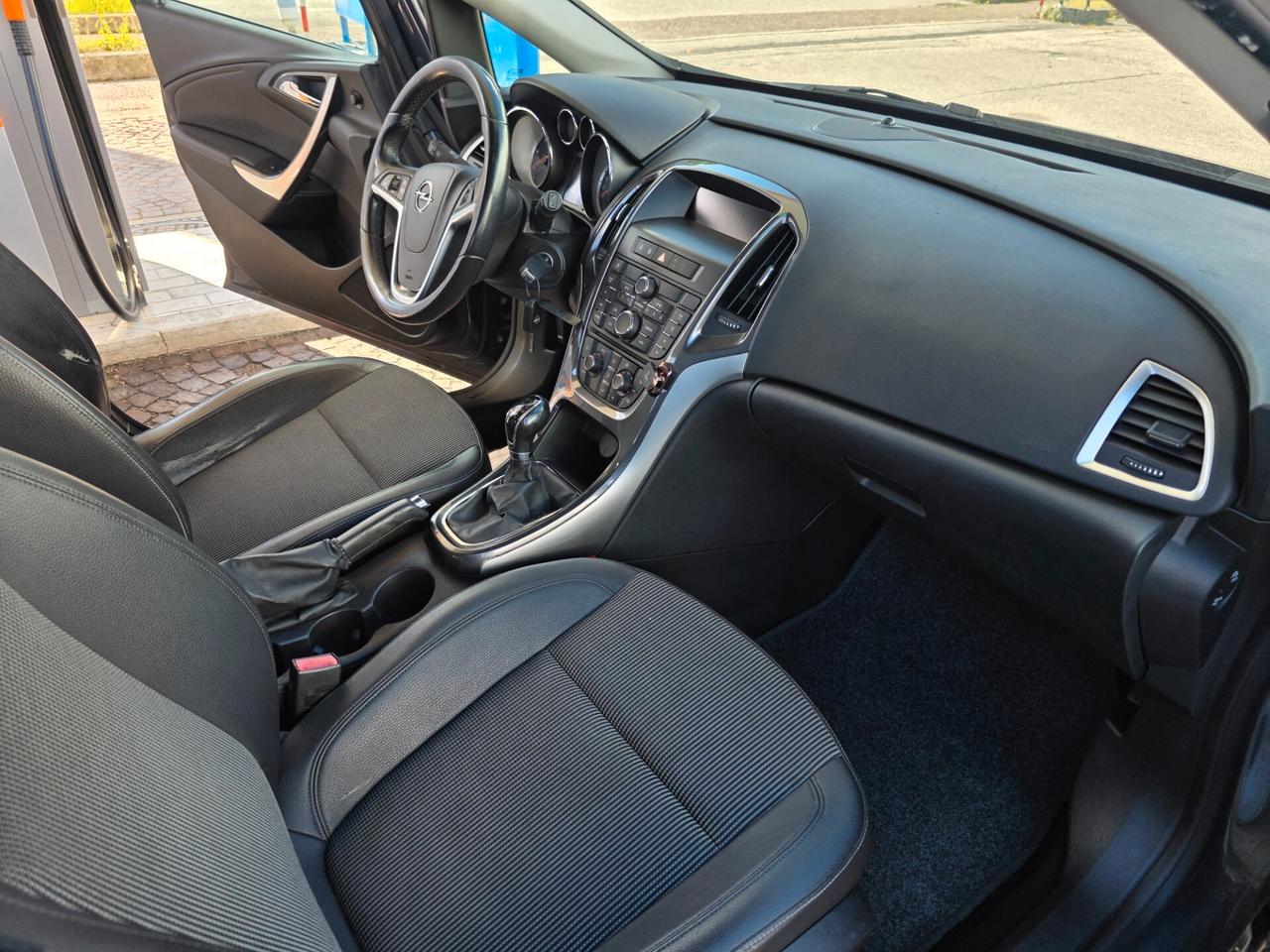 Opel Astra 1.7 CDTI 110CV Sports Tourer Cosmo con 325.000km