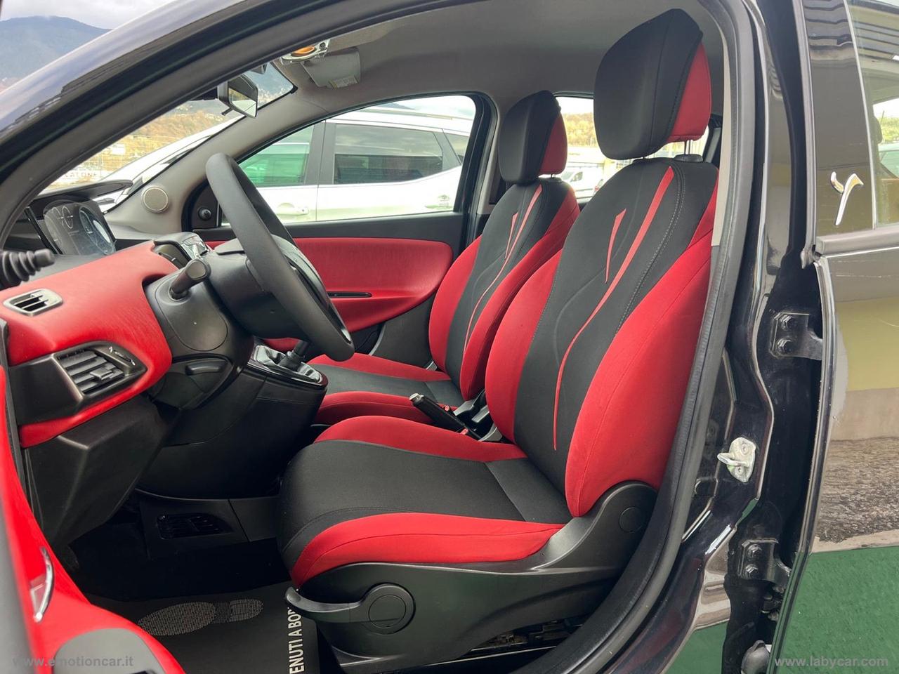 LANCIA Ypsilon 1.2 69 CV 5p. S&S Black&Red - 2012