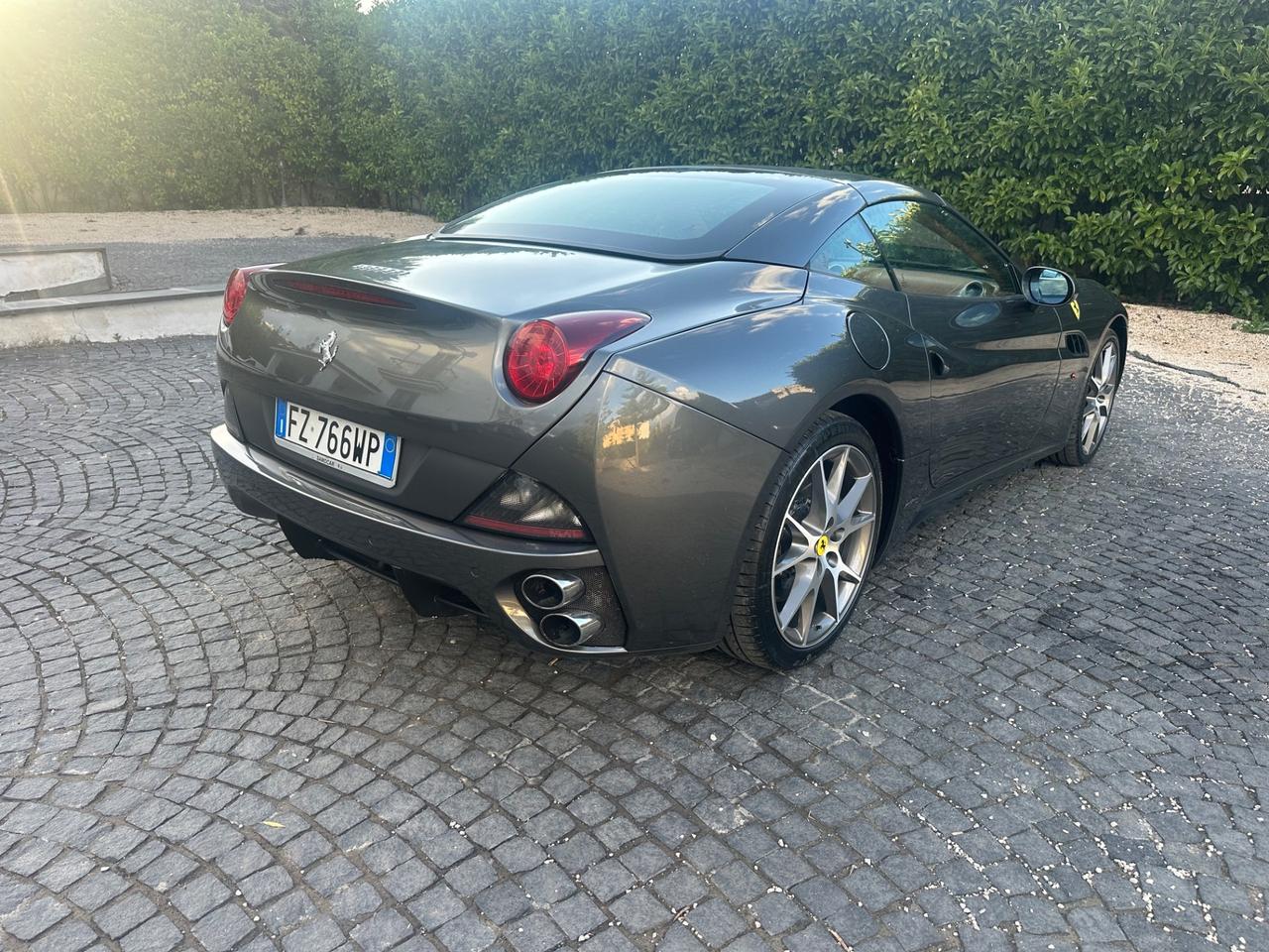 Ferrari California DCT grigio silverstone