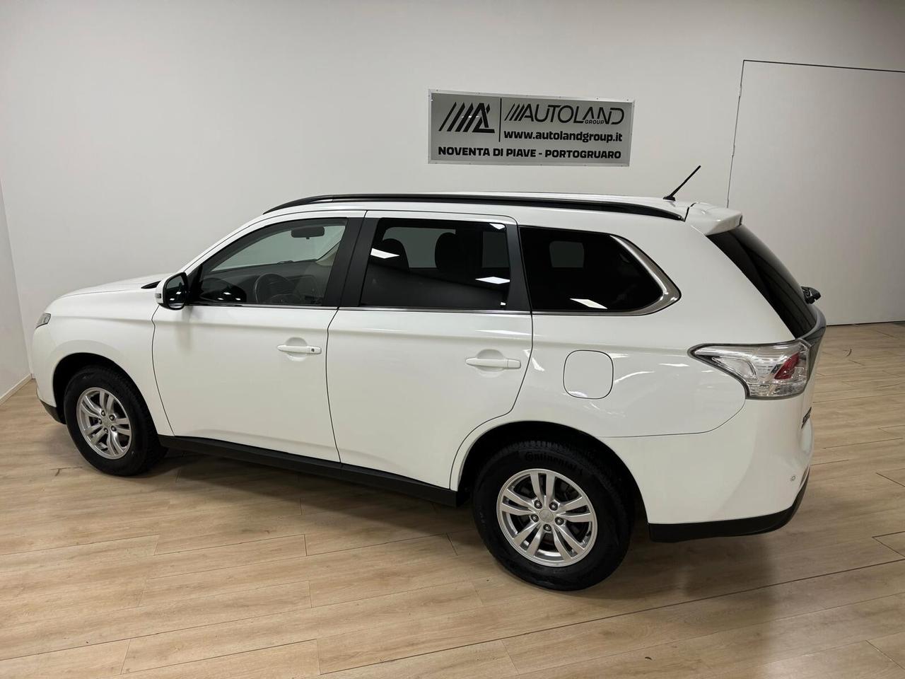 Mitsubishi Outlander 2.2 DI-D 4WD Intense
