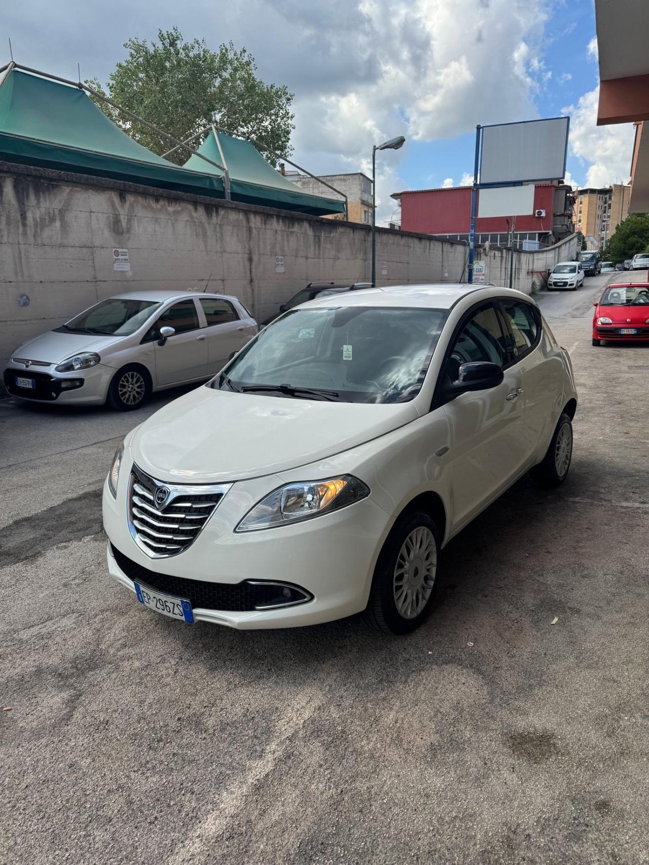 Lancia Ypsilon 0.9 TwinAir 85 CV 5 porte Metano Ecochic Gold