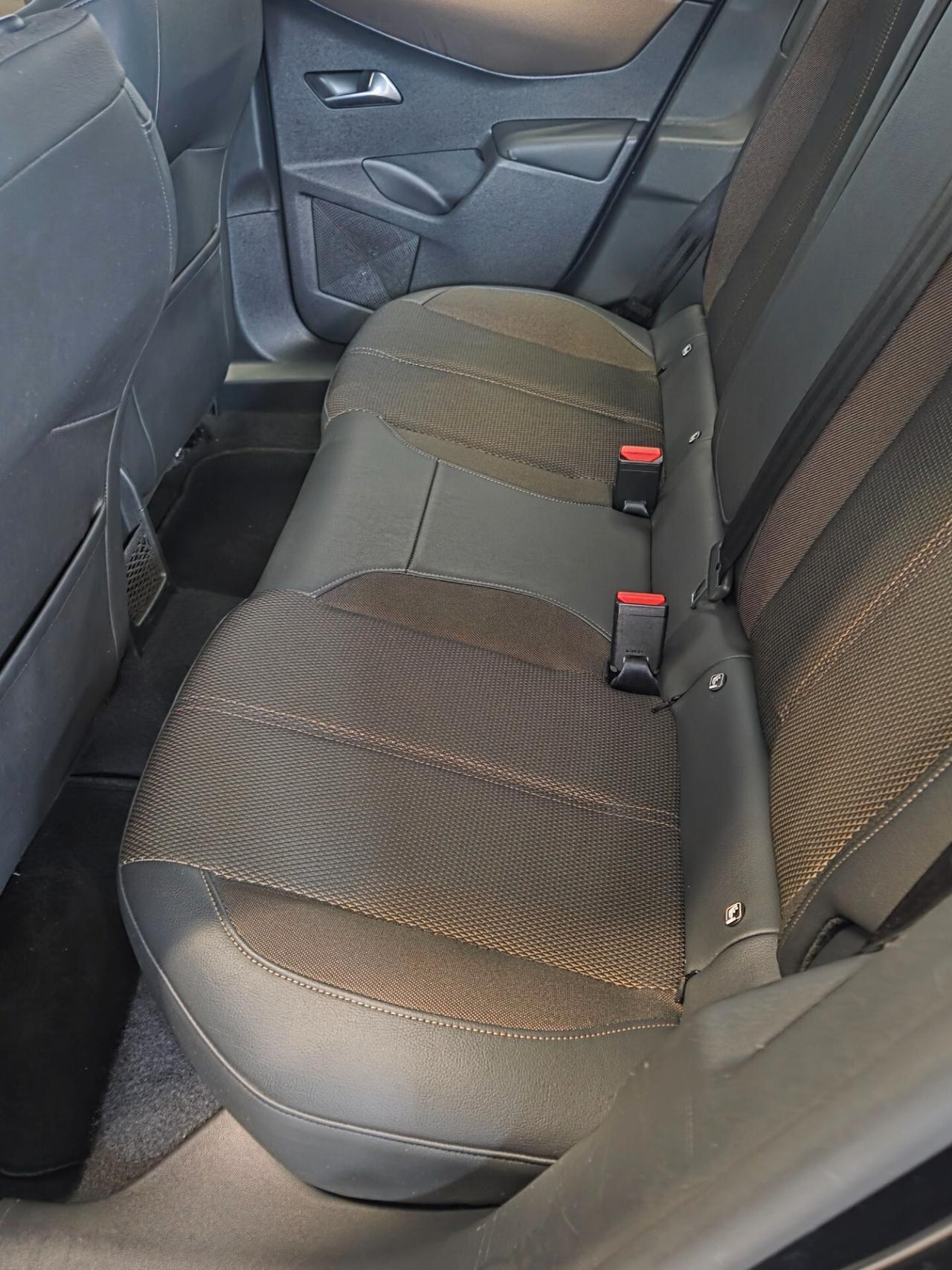 Ds DS3 3 Crossback PureTech 130 aut. Performance Line