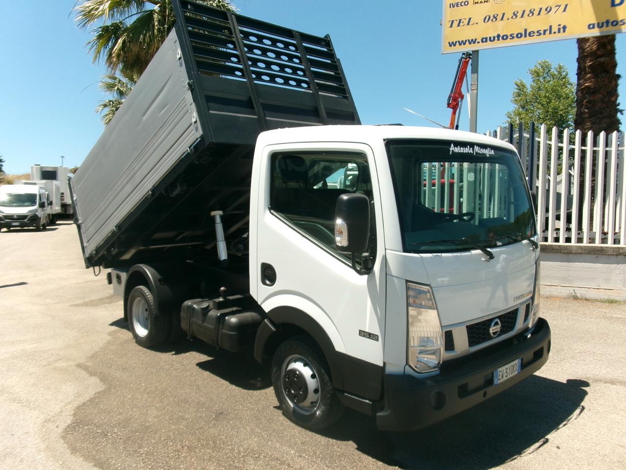 Nissan Cabstar NT 400 35-12 E5 RIBALTABILE TRILATERALE CON SOVRASPONDE GANCIO TRAINO