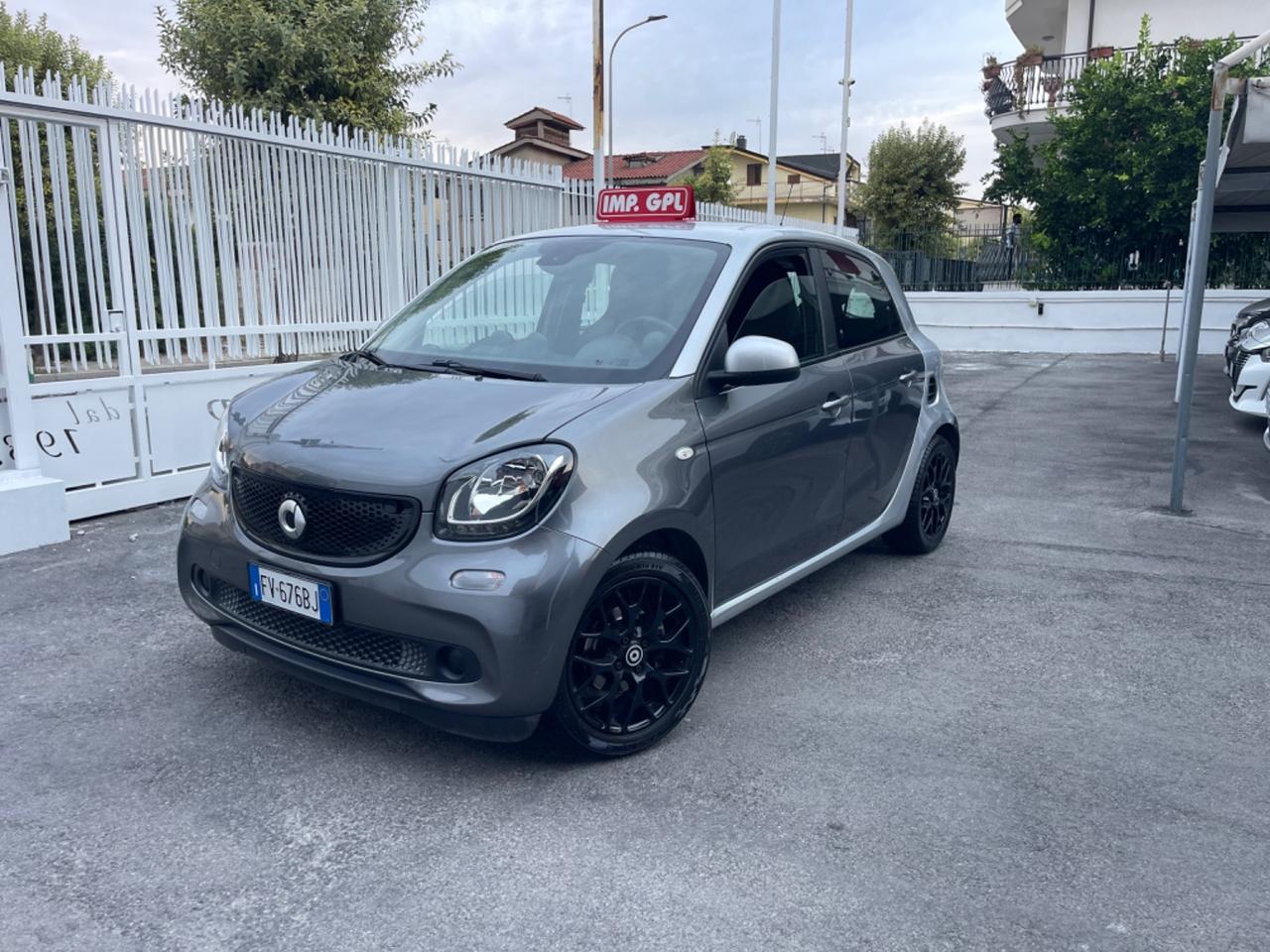 Smart ForFour cil. 1.0 GPL ANNO 2018 MODELLO PASSION CAMBIO AUTOMATICO.