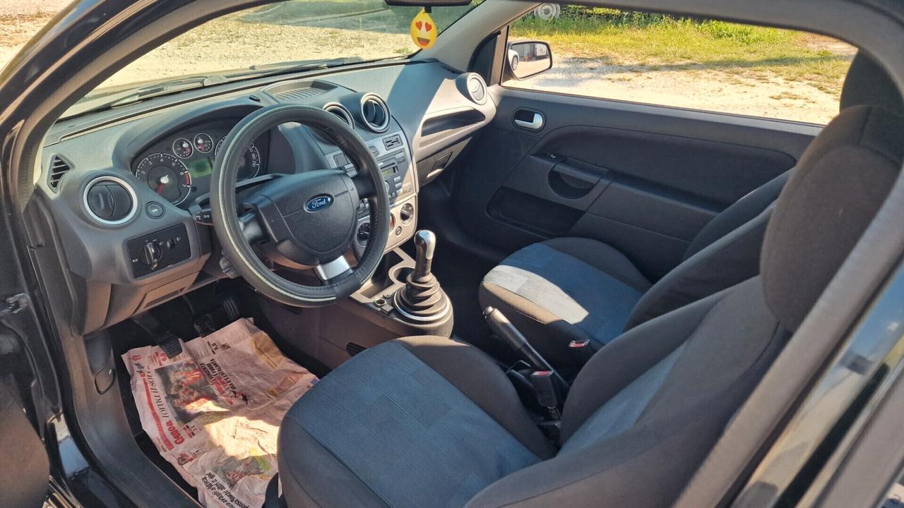 Ford Fiesta 1.2 16V 3p. Ghia "GPL"