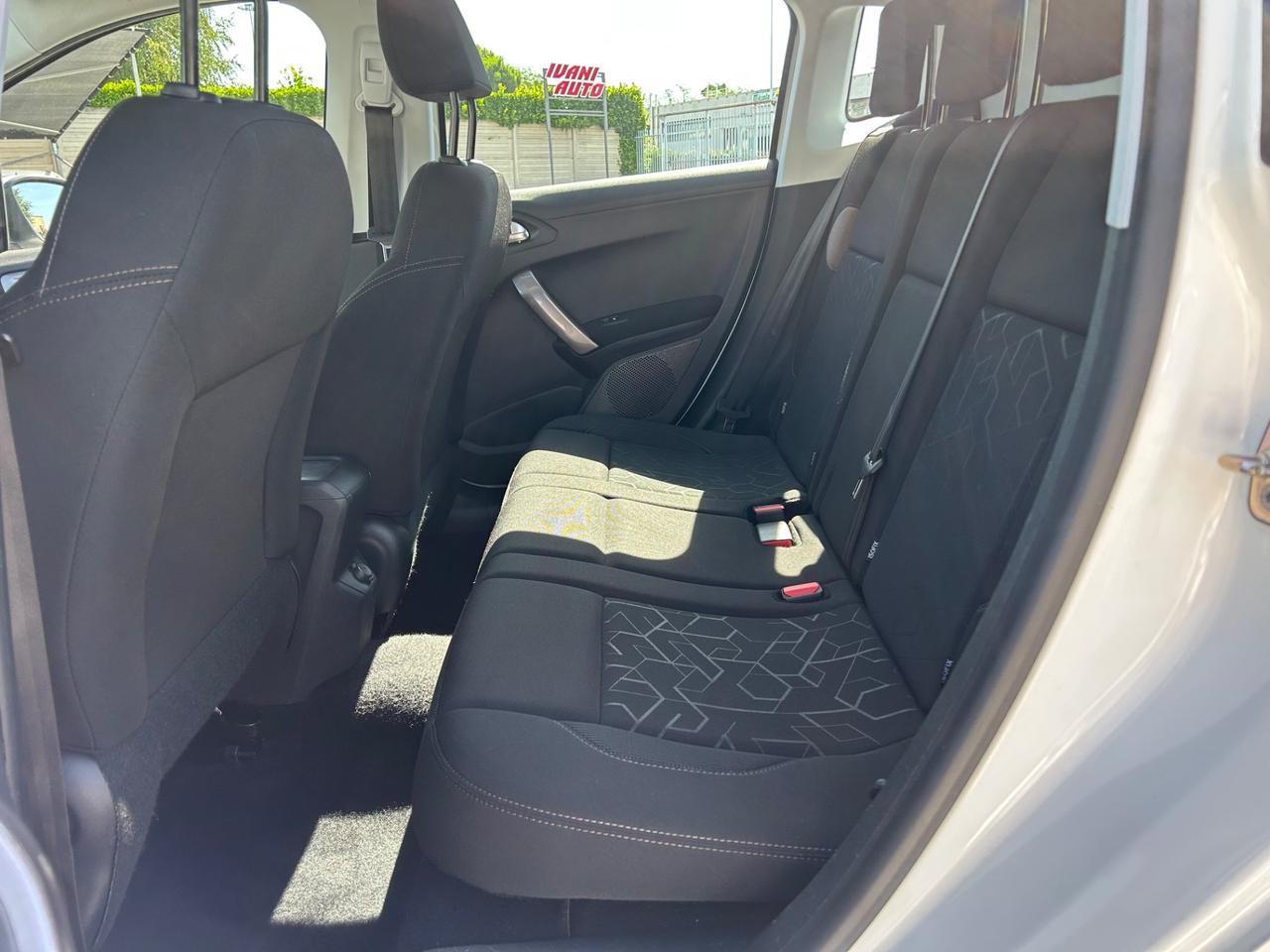 Peugeot 2008 1.6 e-HDi 92 CV