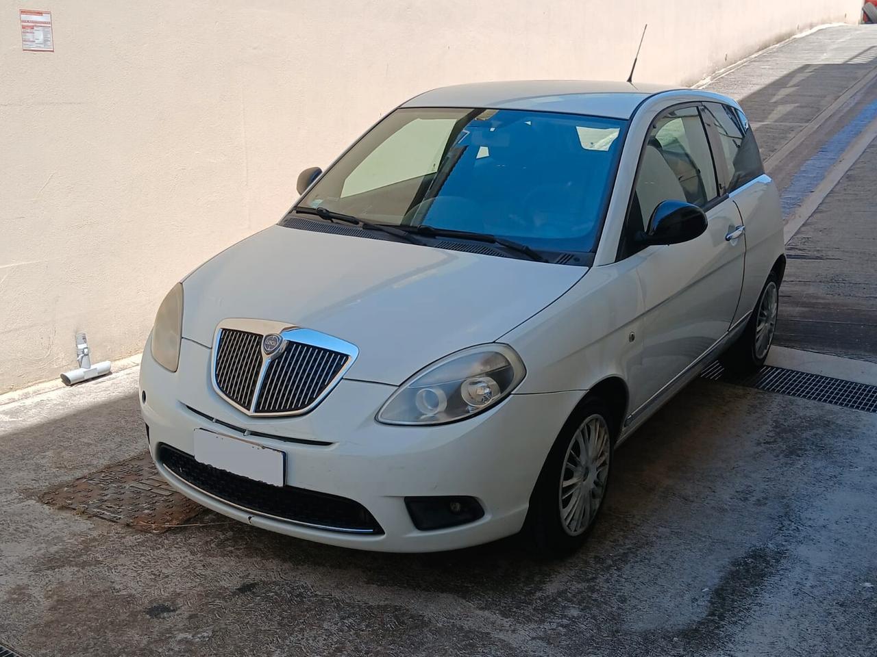 Lancia Ypsilon 1.2 69 CV Unyca