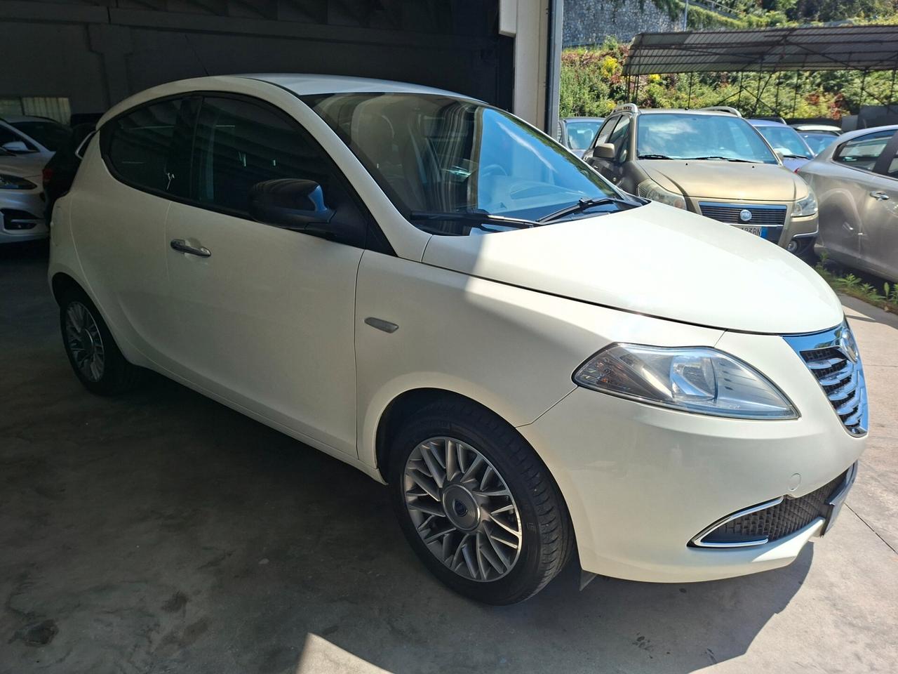 Lancia Ypsilon 1.2 69 CV 5 porte S&S Silver