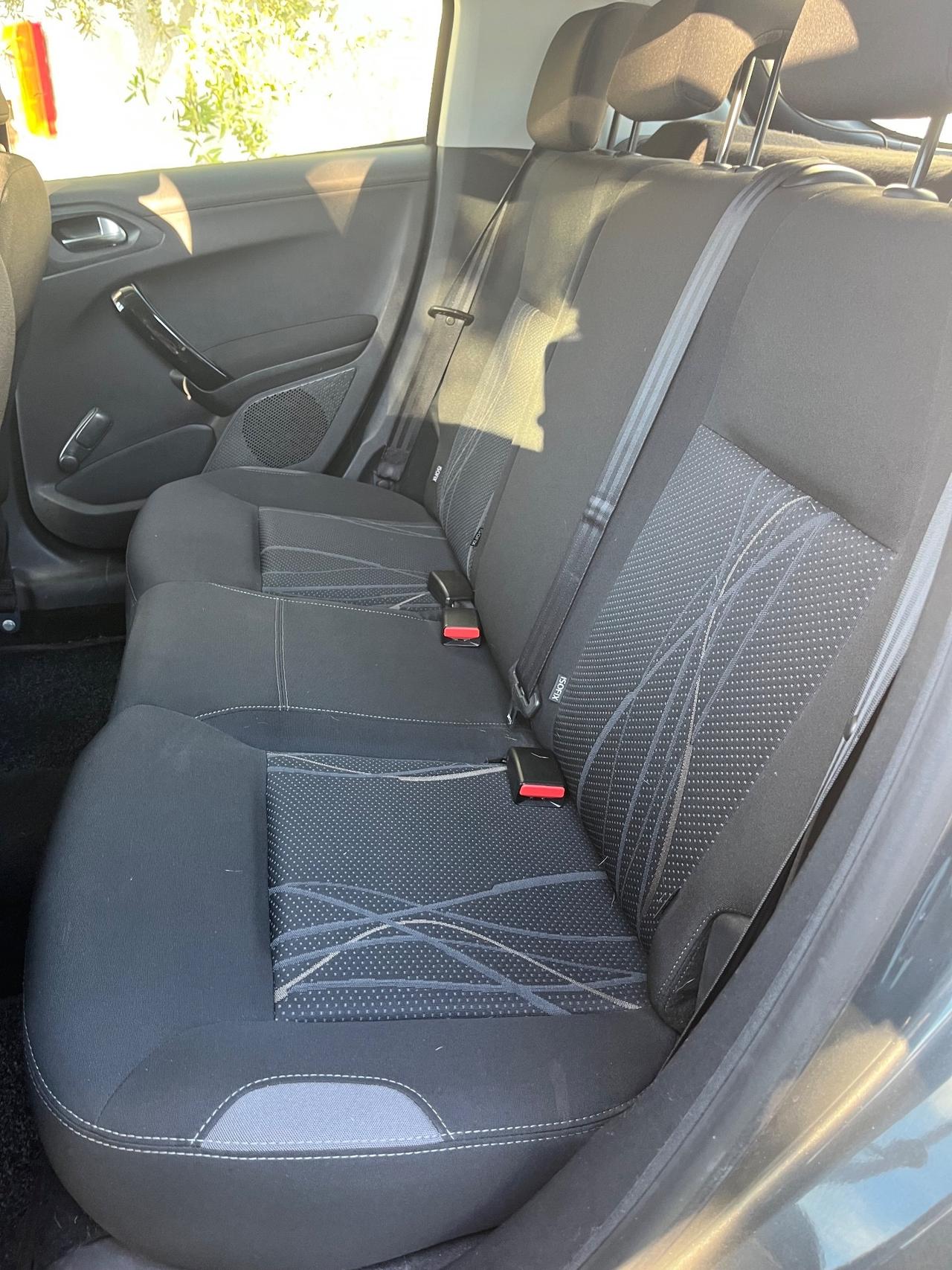 Peugeot 208 1.4 HDi 68 CV 5 porte Allure
