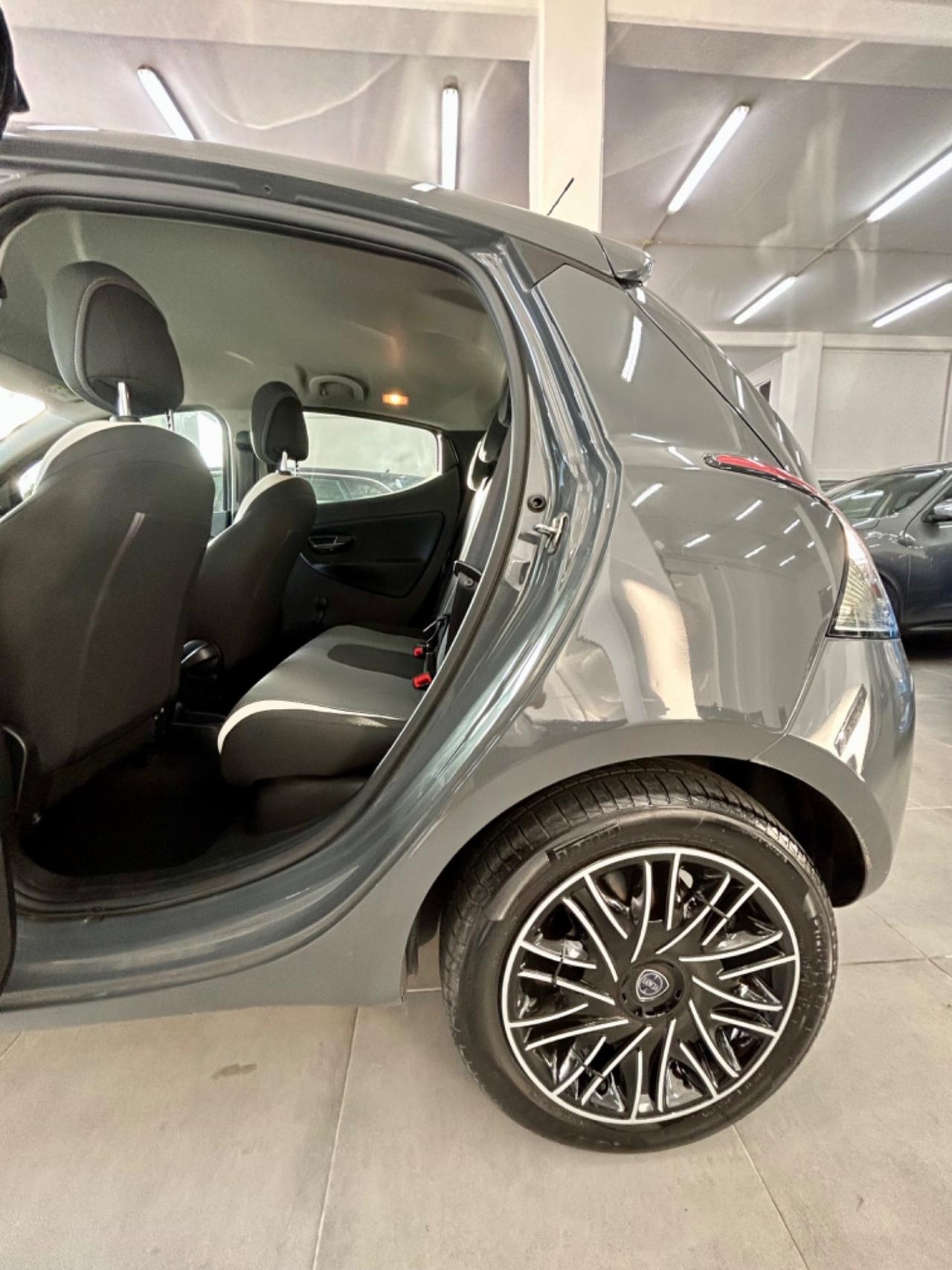 Lancia Ypsilon 1.2 69 CV 5 porte Gold FINANZIABILE