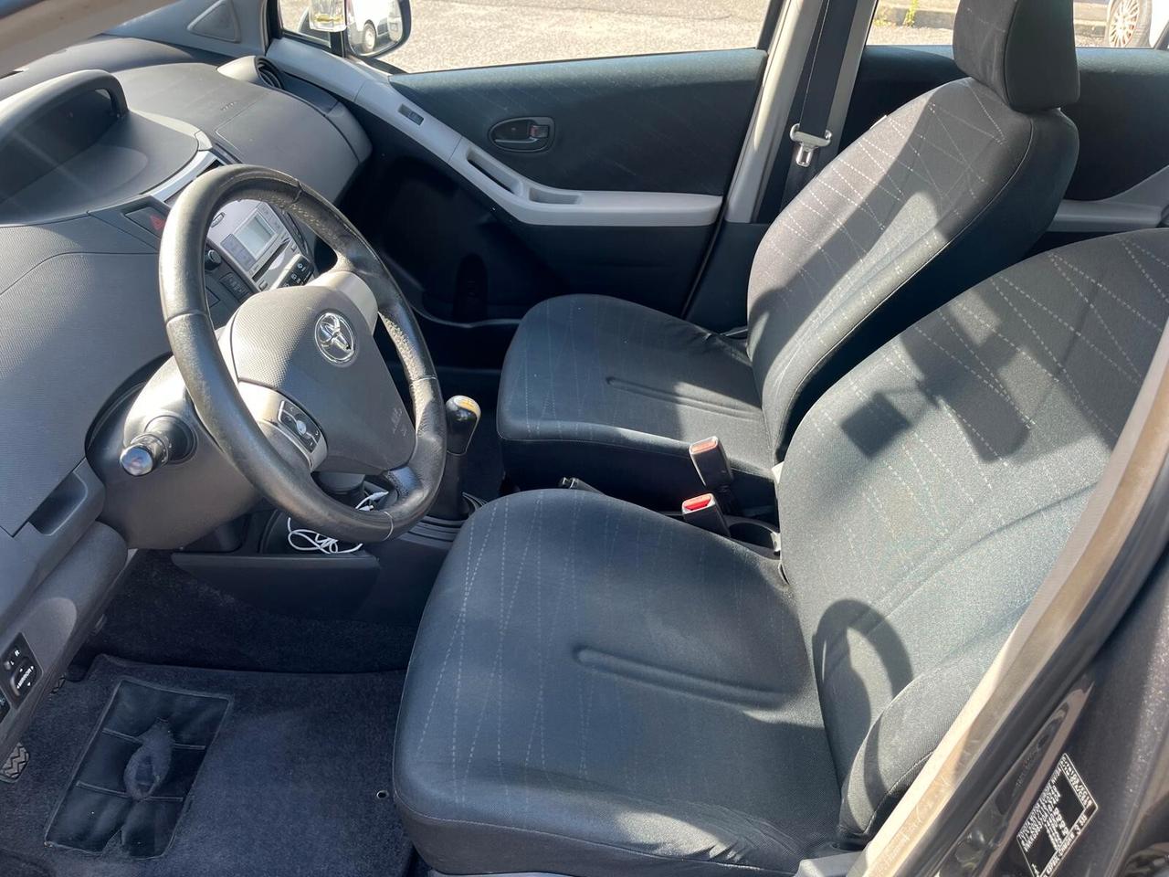 Toyota Yaris 1.0 5 porte