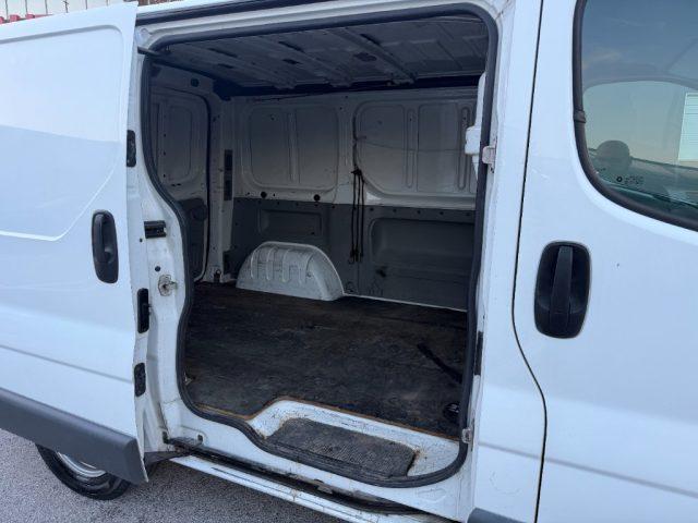 RENAULT Trafic T27 1.9 dCi/100 GANCIO TRAINO