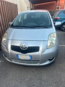 Toyota yaris benzina anno 2010