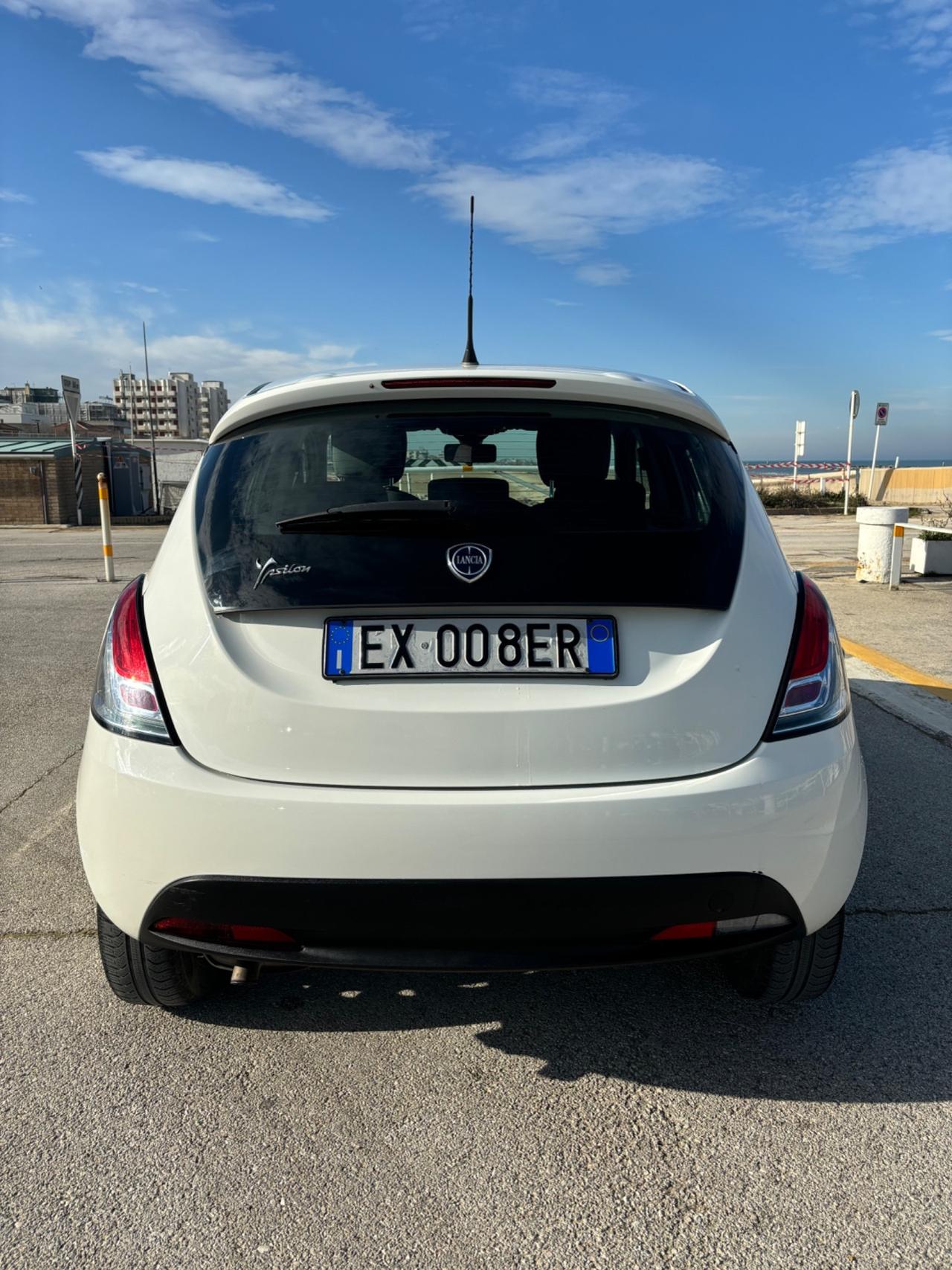 Lancia Ypsilon 1.3 MJT 16V 95 CV 5 porte S&S Silver