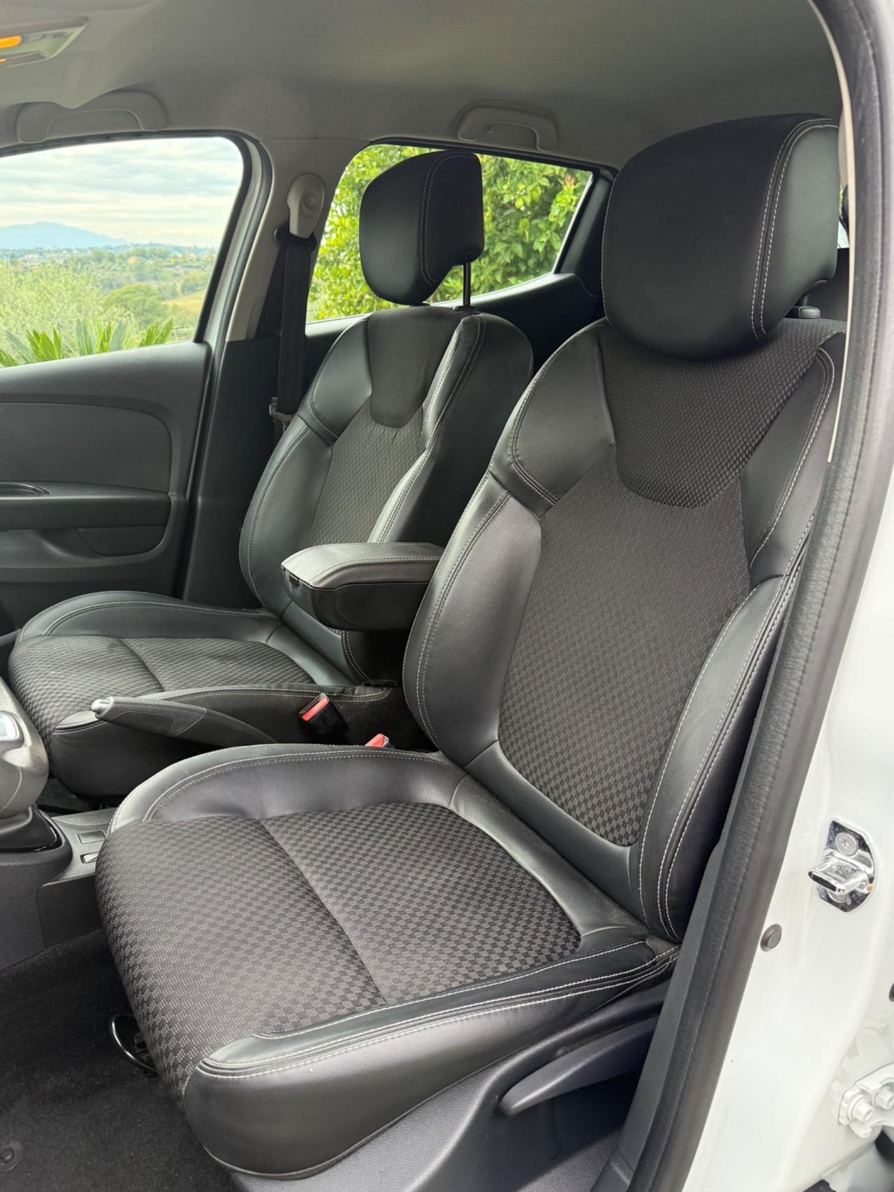 Renault Clio dCi 8V 90 CV EDC 5 porte Moschino Life