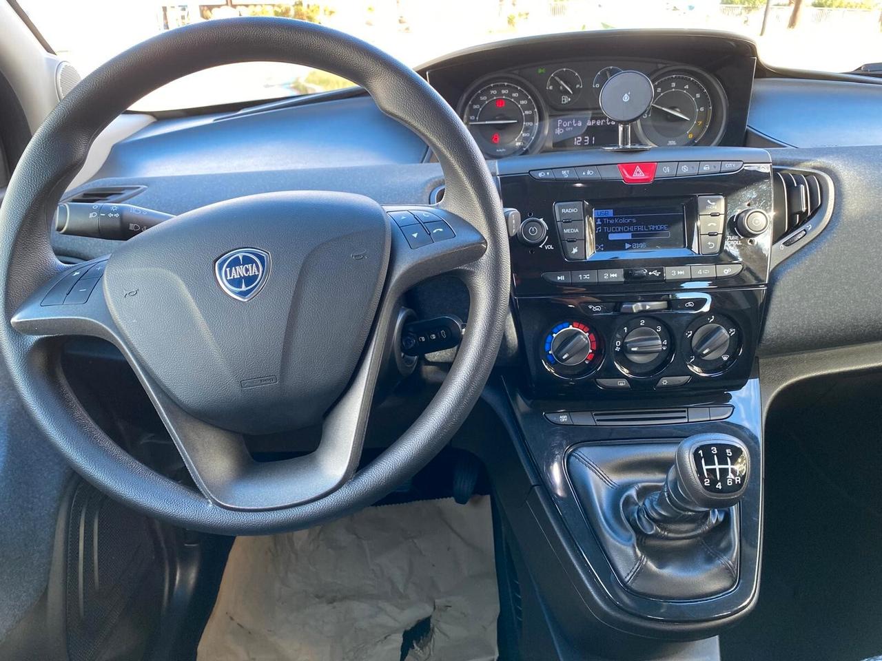 Lancia Ypsilon 1.0 FireFly 5 porte S&S Hybrid Alberta Ferretti