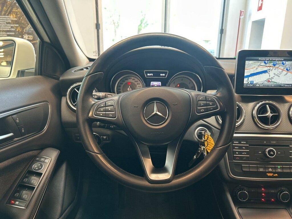 Mercedes GLA 180 180 Business 7G-DCT