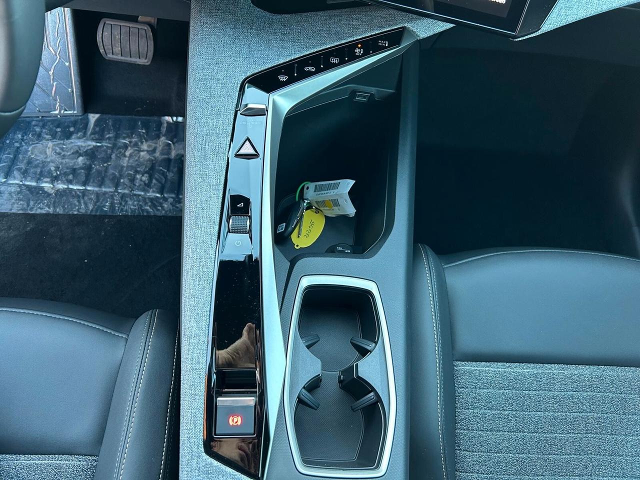 Peugeot 3008 1.2 HYBRID 145cv E-DCS6