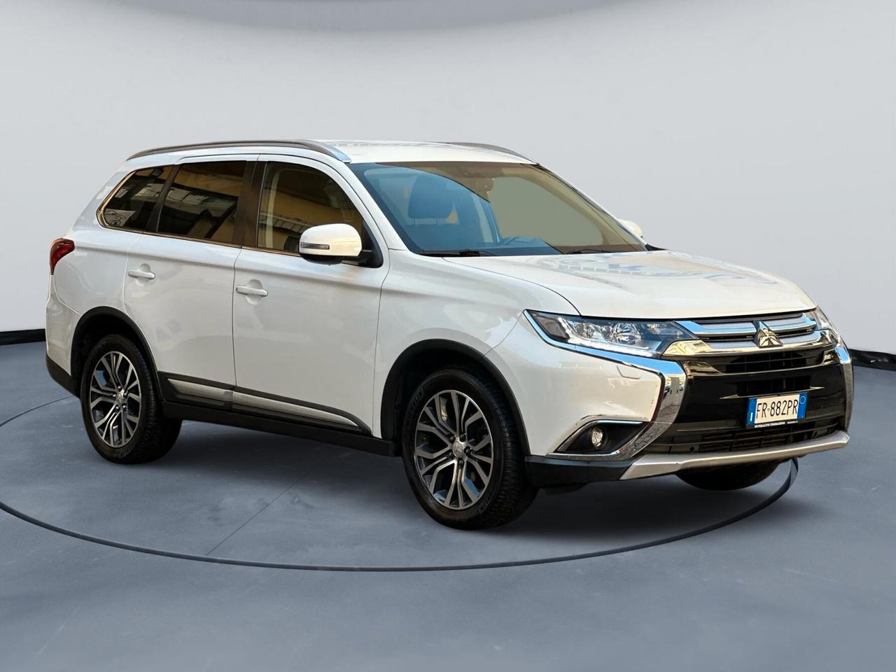 Mitsubishi Outlander 2.2 DI-D 4WD 7 POSTI