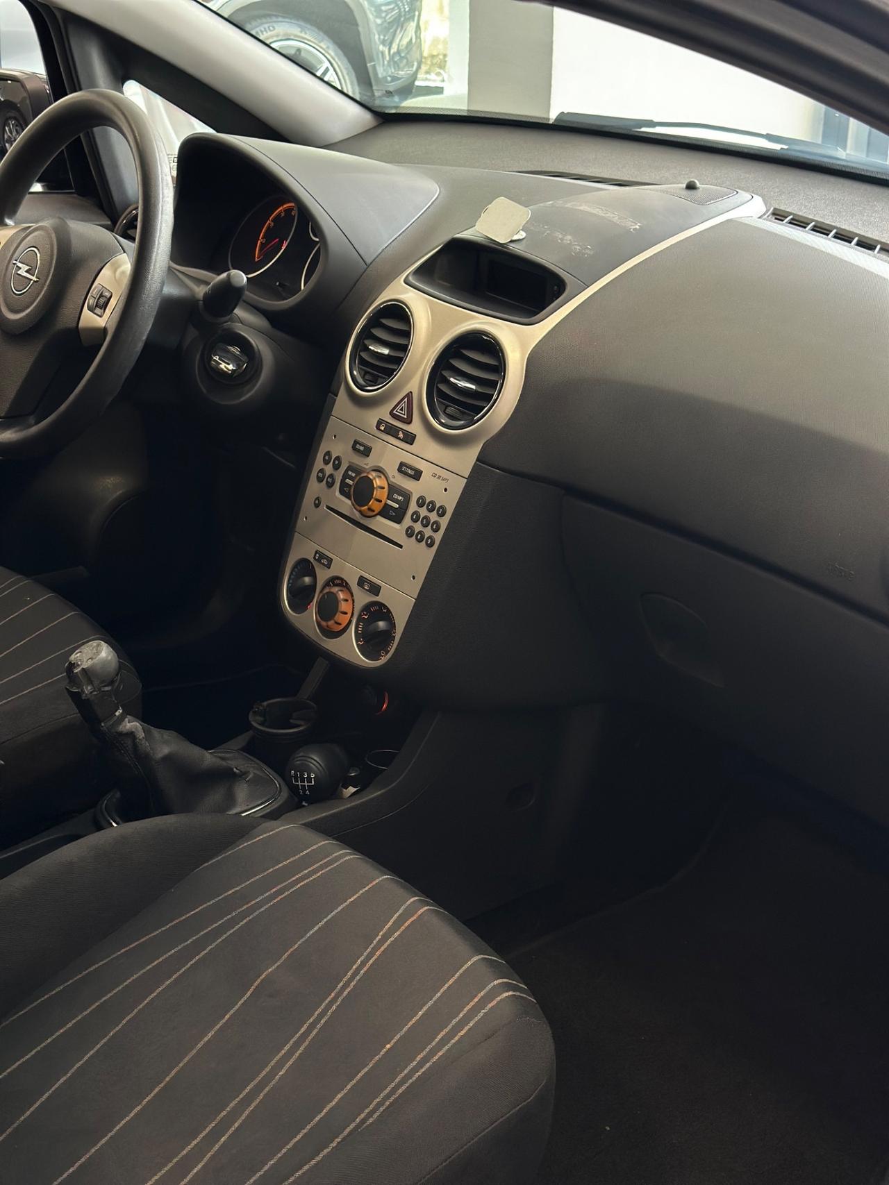Opel Corsa 1.2 3 porte Enjoy