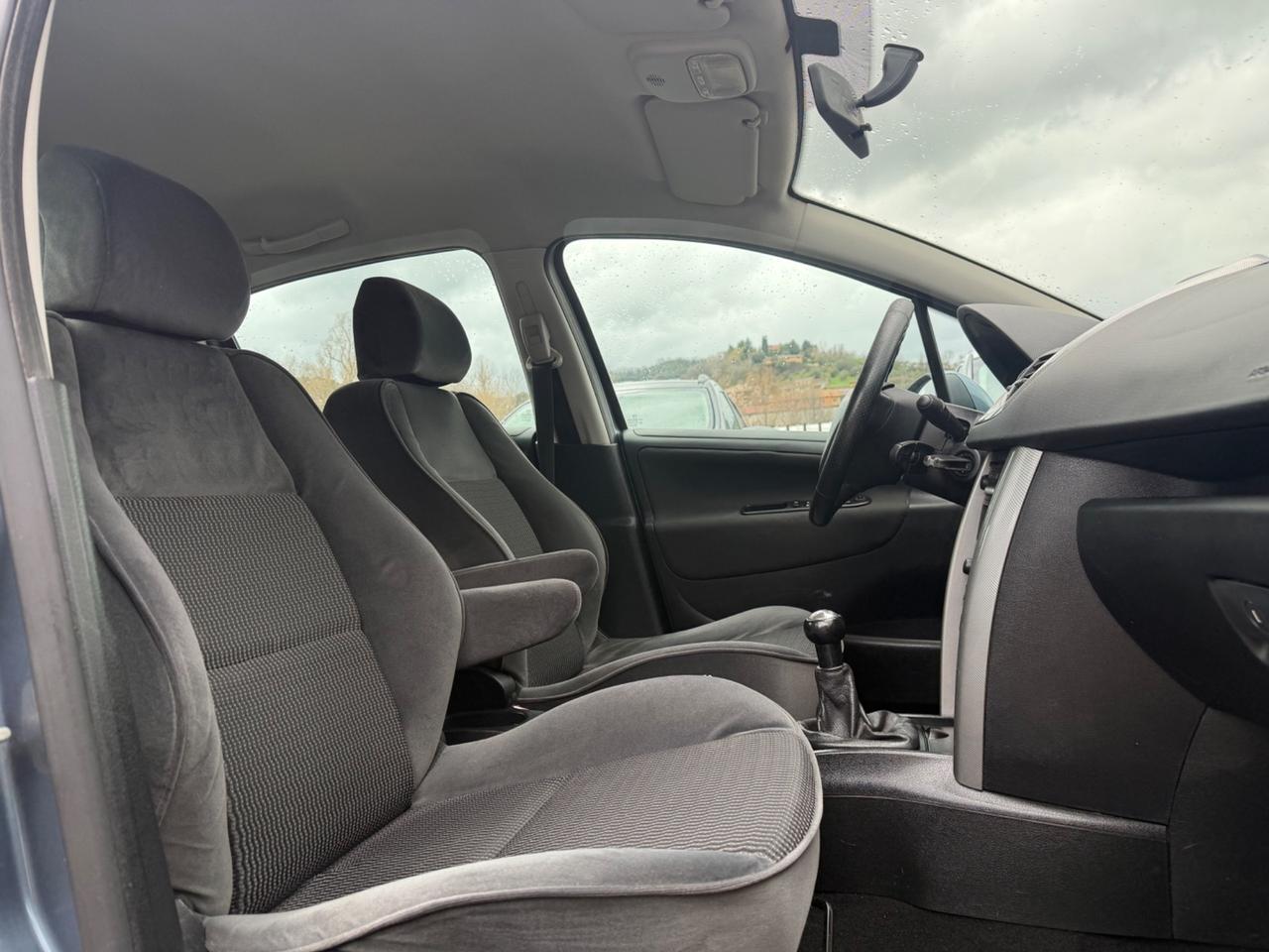 Peugeot 207 1.4 8V 75CV 5p. ONE Line