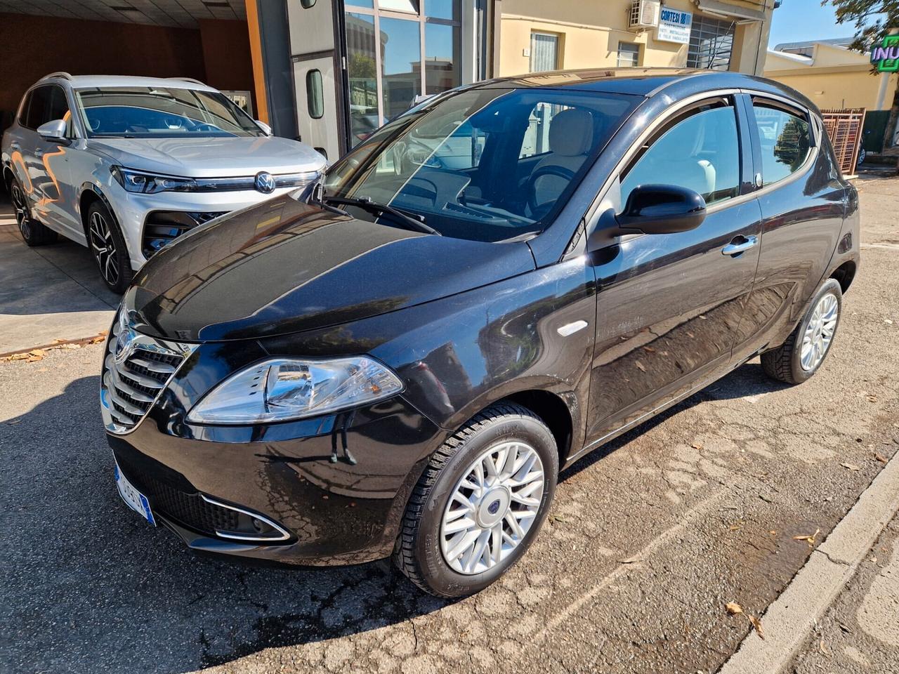 Lancia Ypsilon 0.9 TwinAir 85 CV 5 porte Metano Ecochic Elefantino