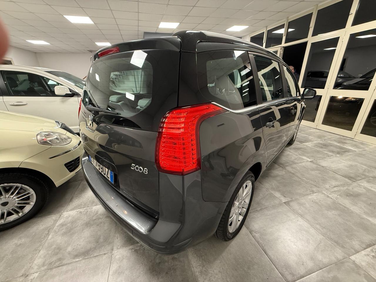 Peugeot 5008 1.6 HDi 115CV Allure