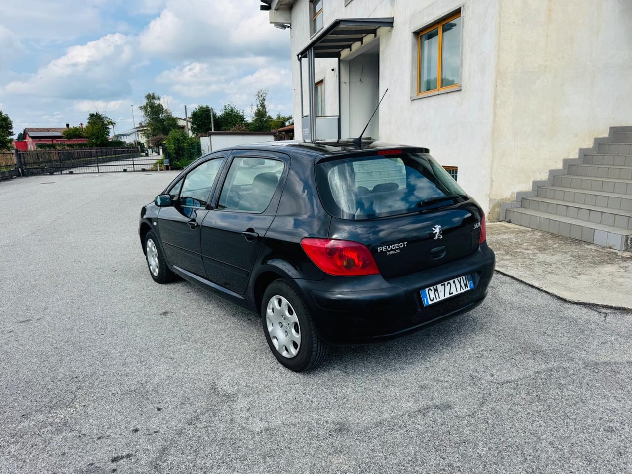 Peugeot 307 1.4 benzina 2005 110.000km neo patentati