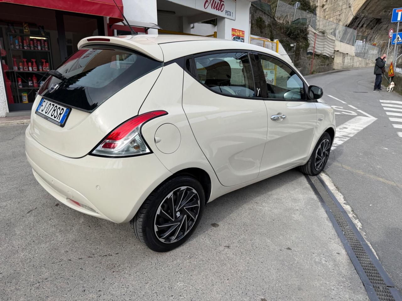 LANCIA YPSILON 1.2 NEOPATENTATI KM 26 MILA !!!