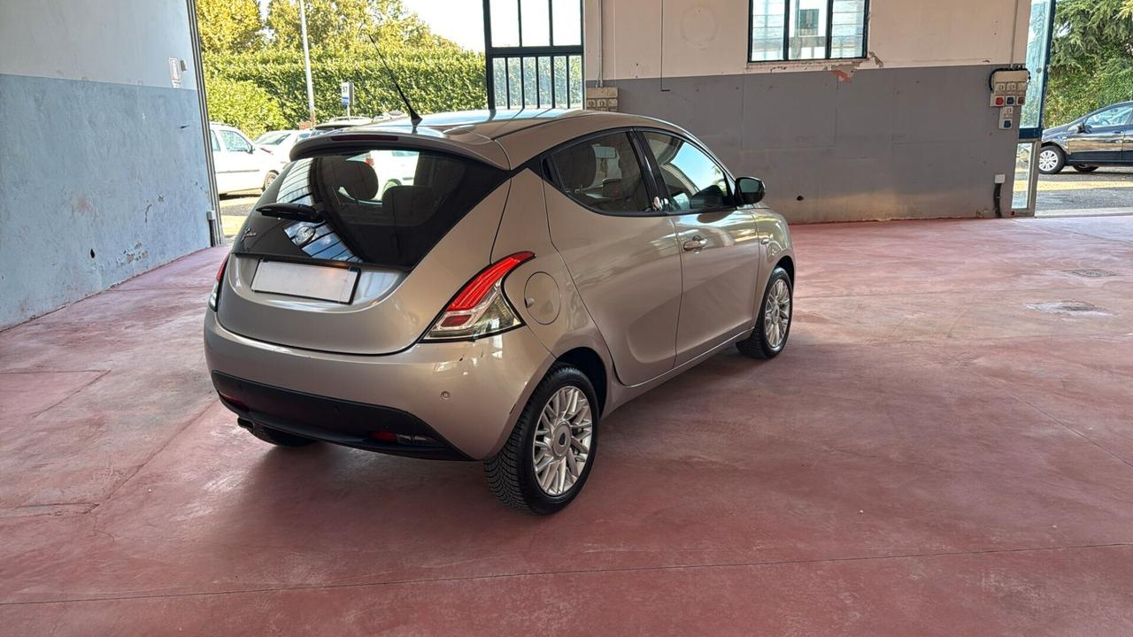 Lancia Ypsilon 1.2 69 CV 5 porte GPL Ecochic Silver