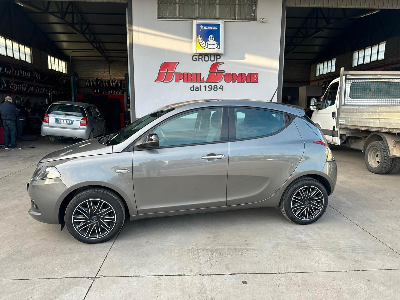 Lancia Ypsilon 1.0 FireFly 5 porte S&S Hybrid Silver PREZZO PROMO