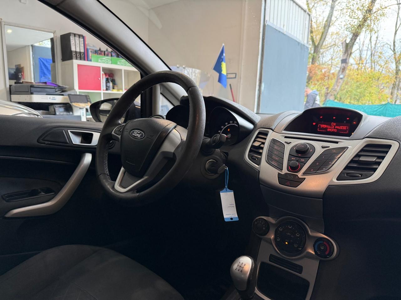 Ford Fiesta 1.2 BENZINA ANNO 2011 neopatentati