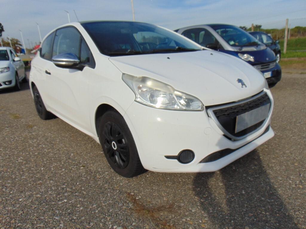 peugeot 208 2,2 benzina