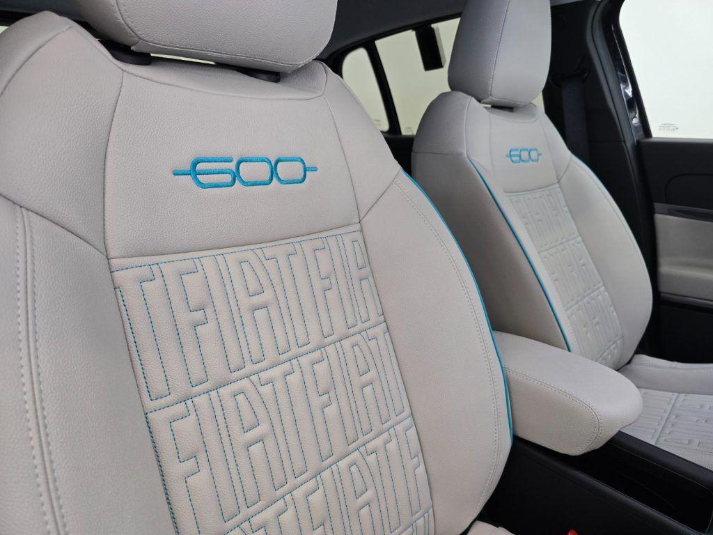 Fiat 600 Hybrid DCT MHEV La Prima