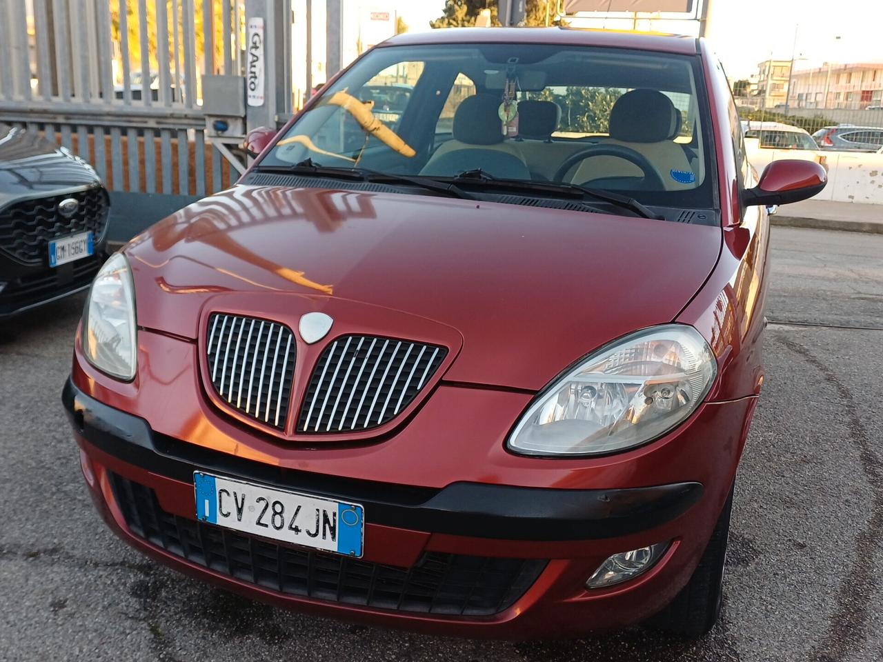Lancia Ypsilon 1.2 16V Oro
