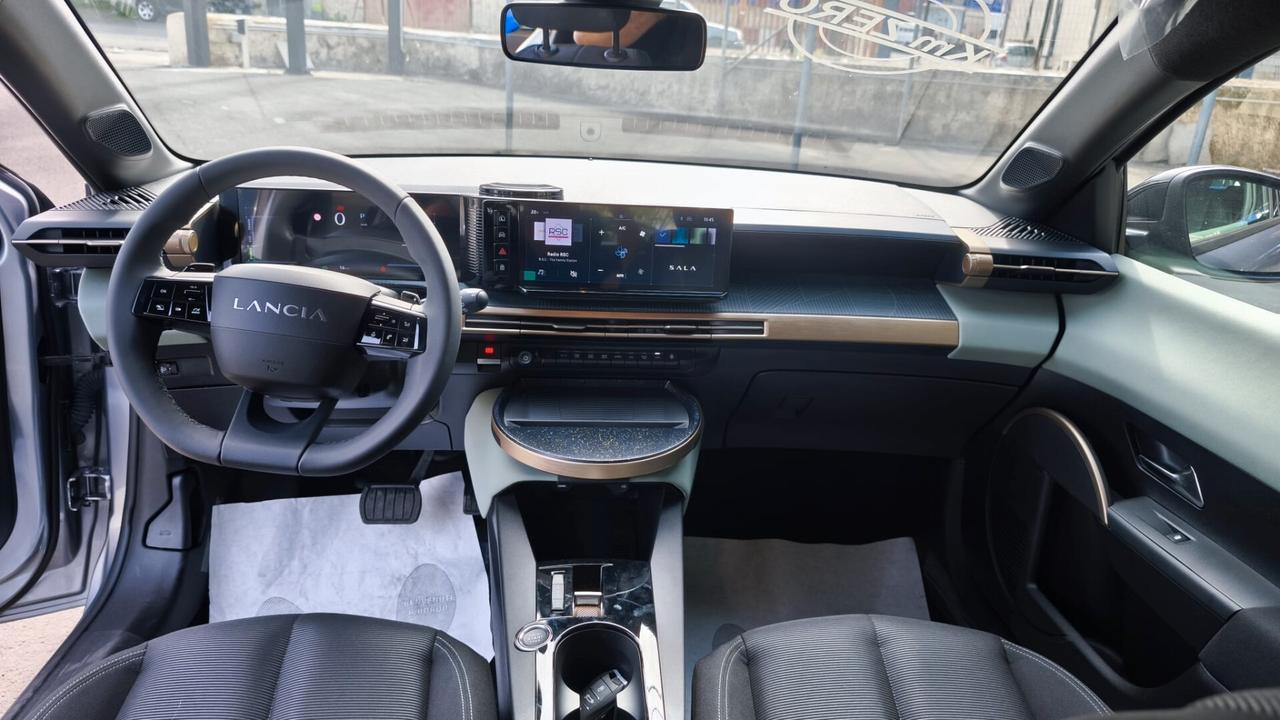Lancia Ypsilon Hybrid e-DCT