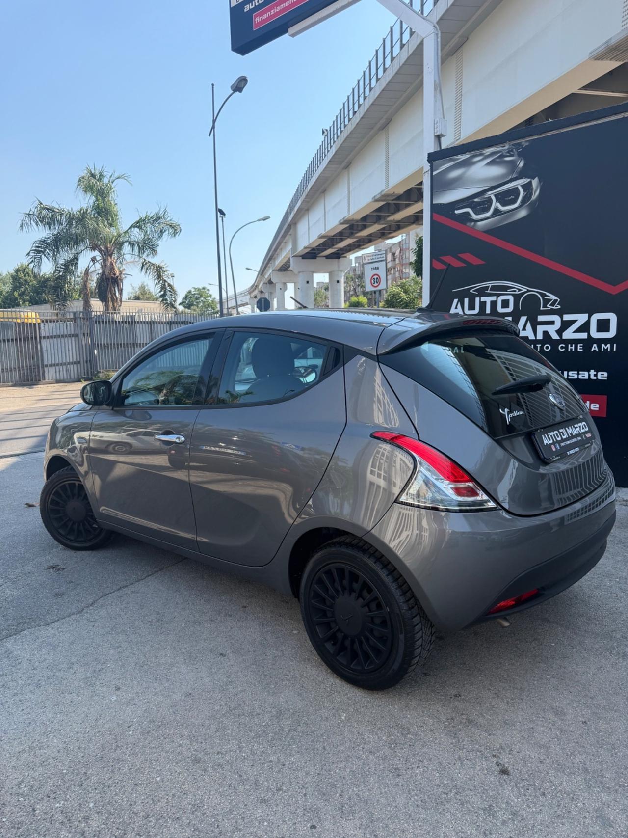 Lancia Ypsilon 1.0 FireFly 5 porte S&S Hybrid Gold Plus