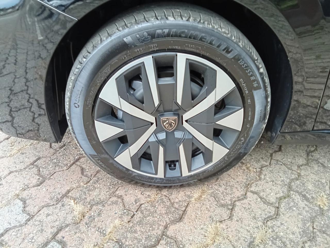 Peugeot 208 Hybrid 110 e-DCS6 Business