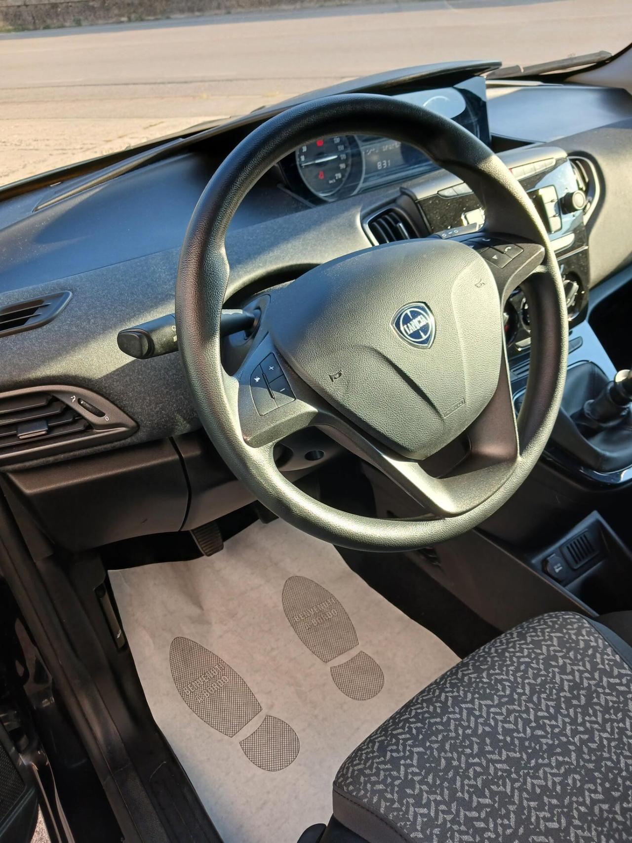 Lancia Ypsilon 1.0 FireFly 5 porte S&S Hybrid Ecochic Silver
