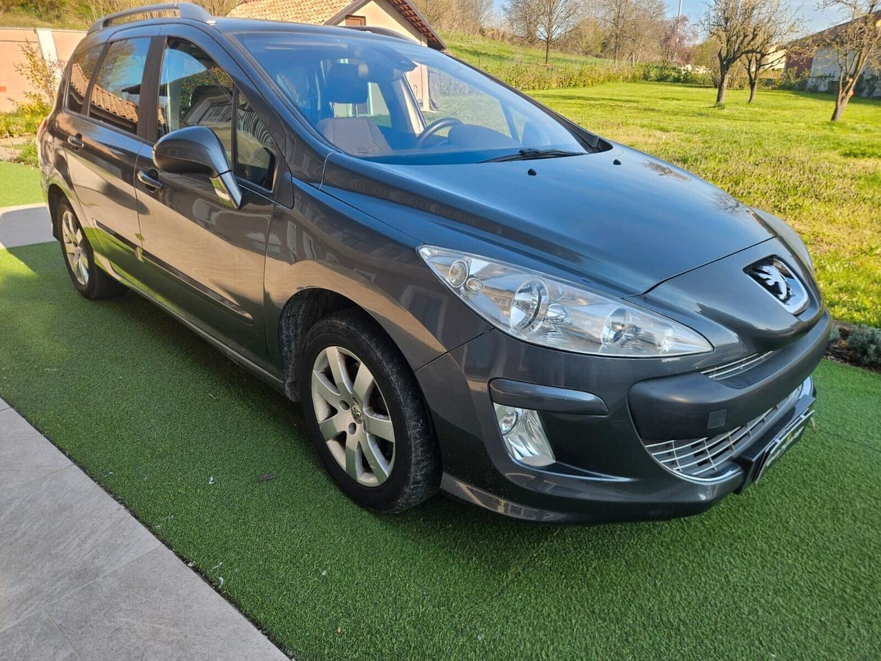 Peugeot 308 2.0 HDi 136CV aut. SW Ciel Féline 7 posti