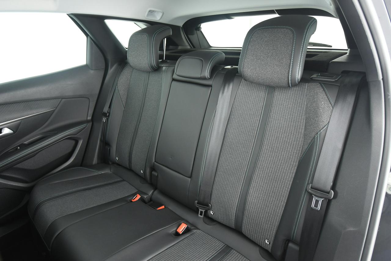 PEUGEOT 3008 1.5 bluehdi Allure s&s 130cv eat8 CAMERA+FULL LED+APP CONNECT