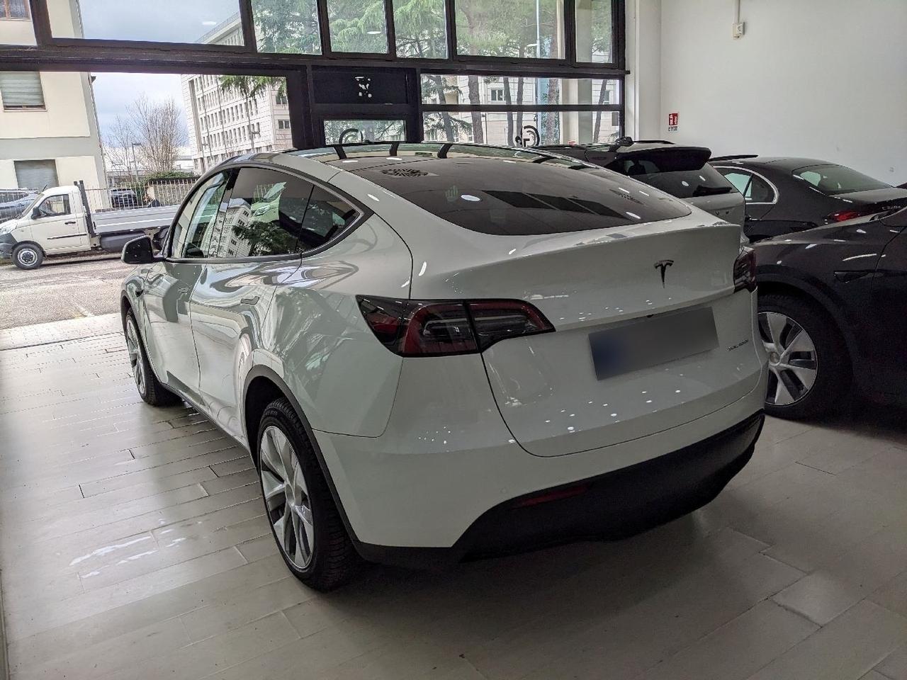 Tesla Model Y Long Range AWD