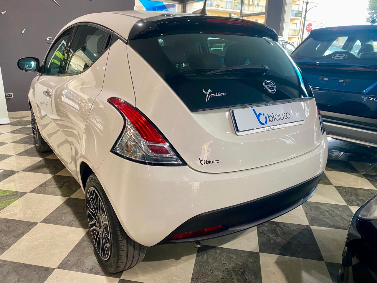 Lancia Ypsilon 1.0 FireFly 5 porte S&S Hybrid Ecochic Silver-2023