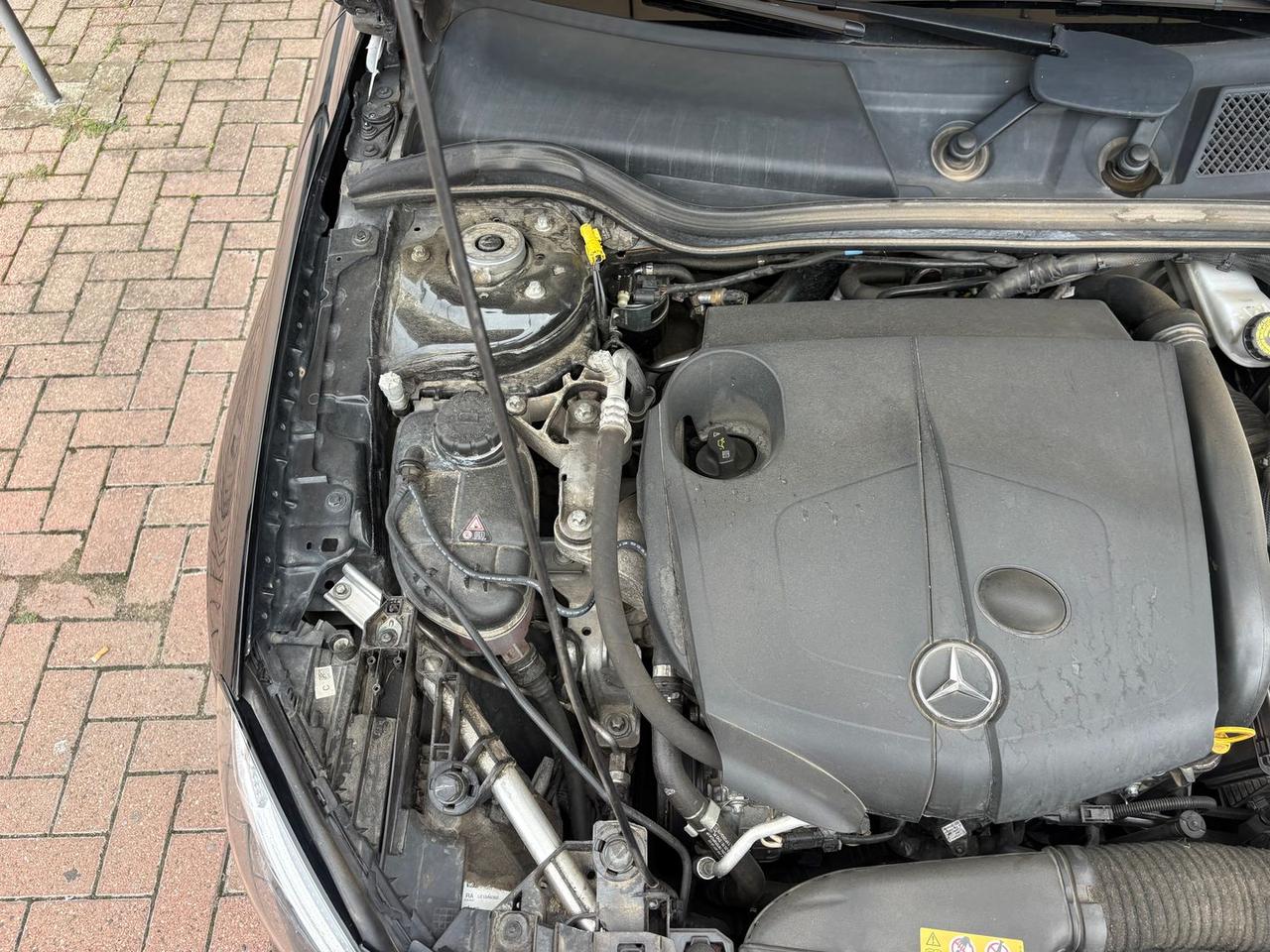 Mercedes-Benz GLA 200 200 D Premium #50687