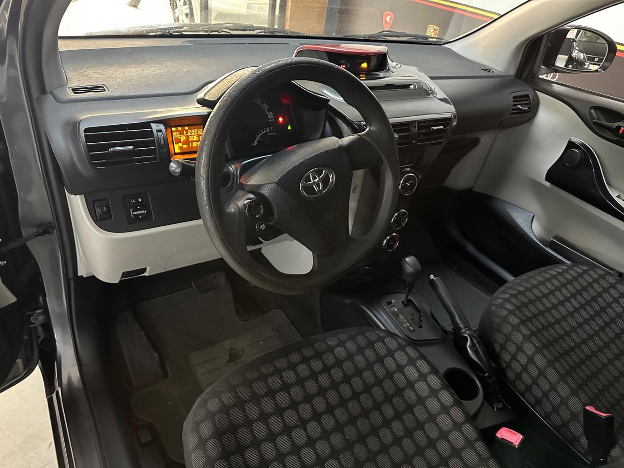 Toyota iQ 1.0 CVT Trend