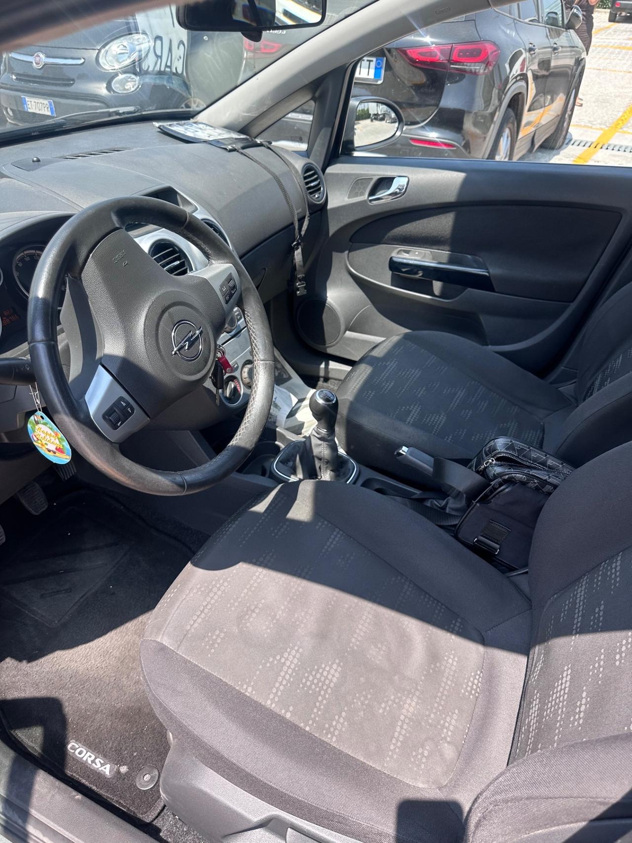 Opel Corsa 1.2 5 porte Club