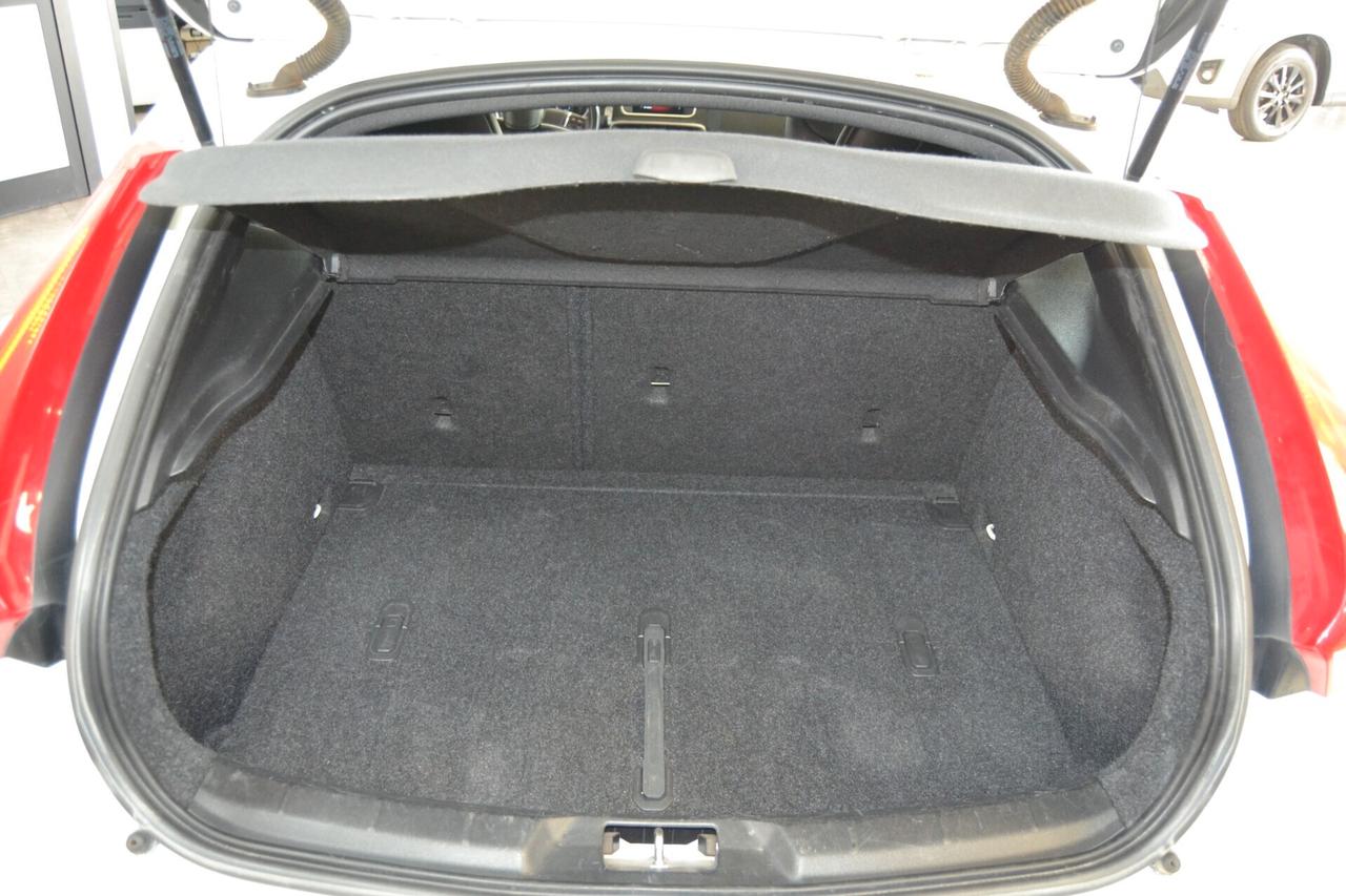 Volvo V40 D2 1.6 R-Design UniPro/Navi/Xenon/Cruse/Pelle