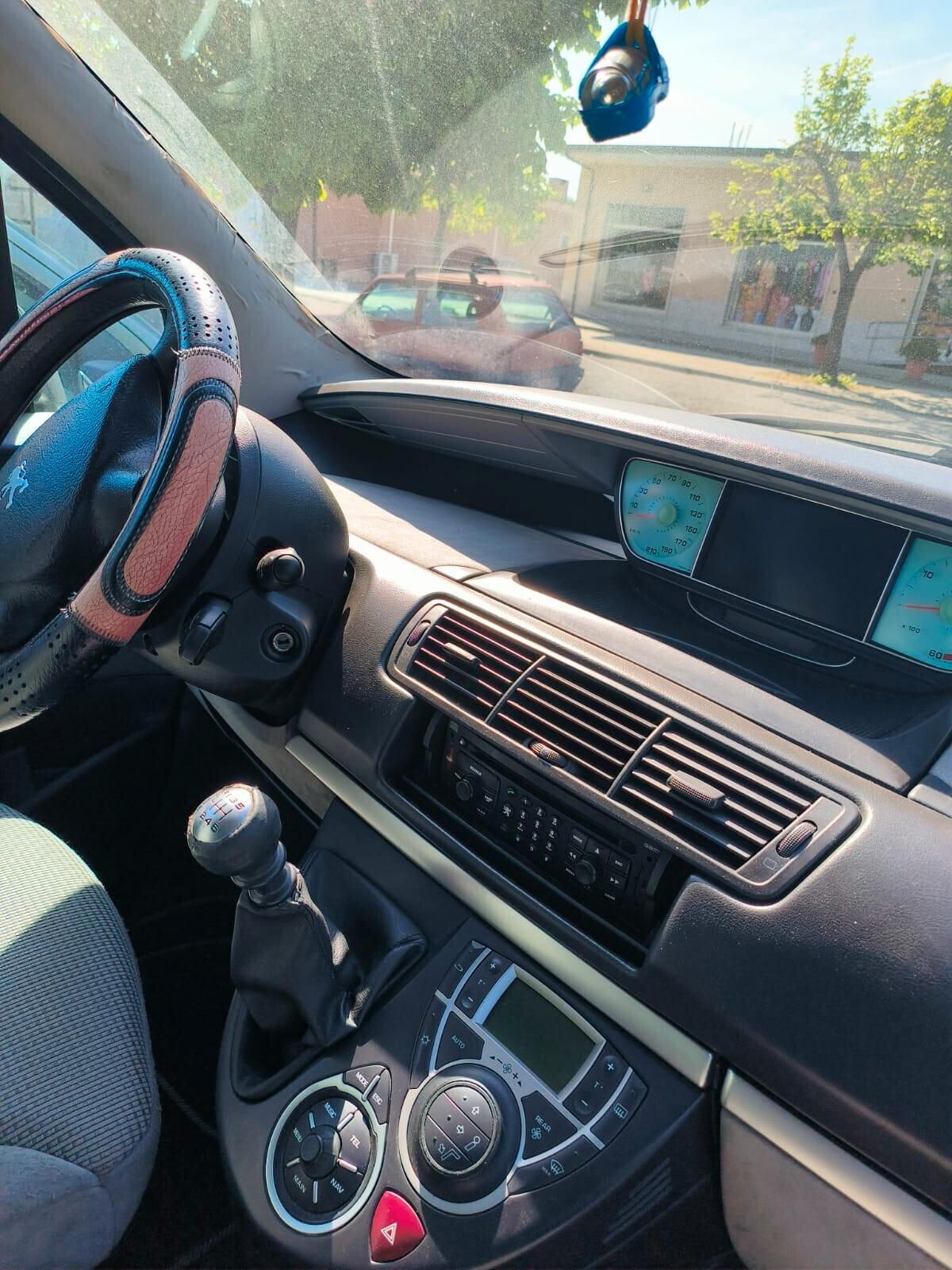 Peugeot 807 2.2 HDi FAP SV